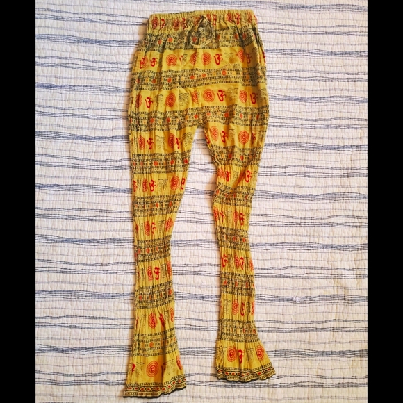 Golden Indian-style yoga pants - Picture 2 of 2